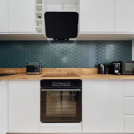 Centre & Main Square By Renters Apartman *