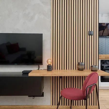 Apartment Centre & Main Square By Renters